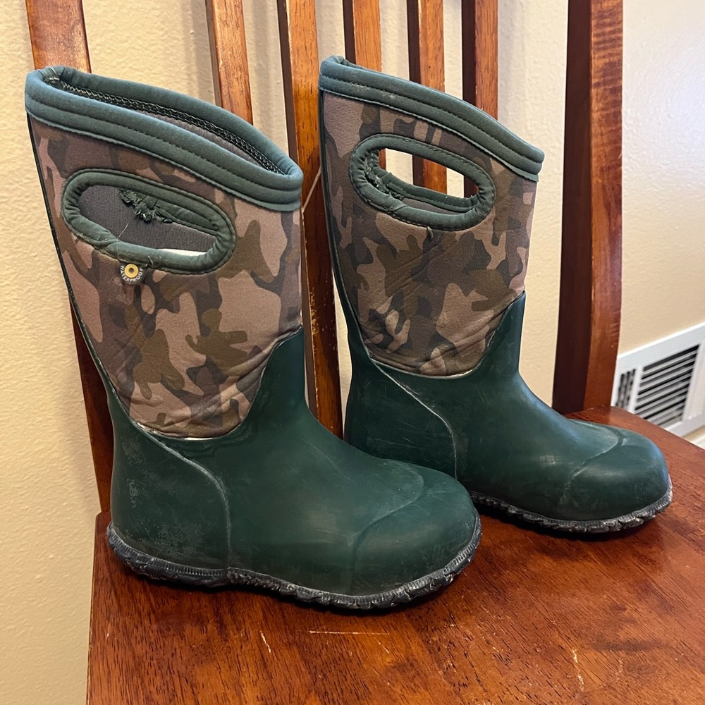 BOGS Unisex-Child Waterproof Insulated Rubber and Neoprene Winter Rain Boot 11